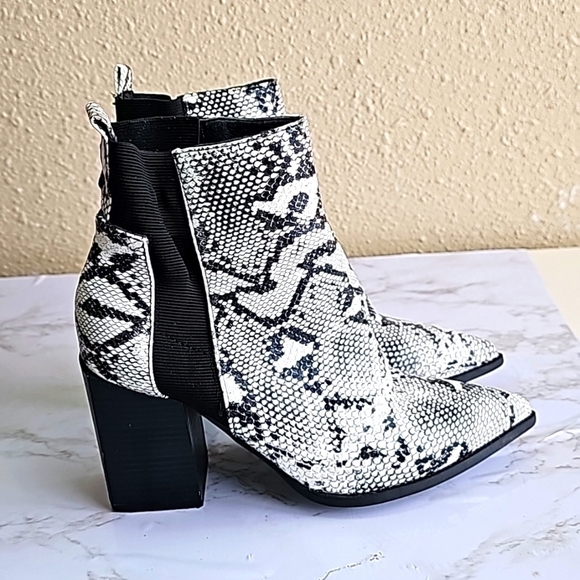 Wild Diva Shoes - Wild Diva Snake Print Booties